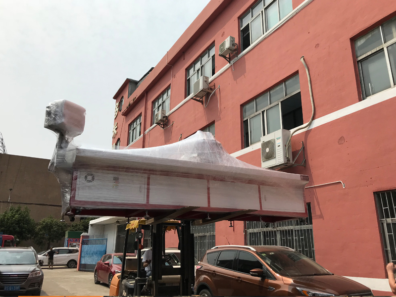 家具方管熱熔機(jī)床，專車發(fā)往山海