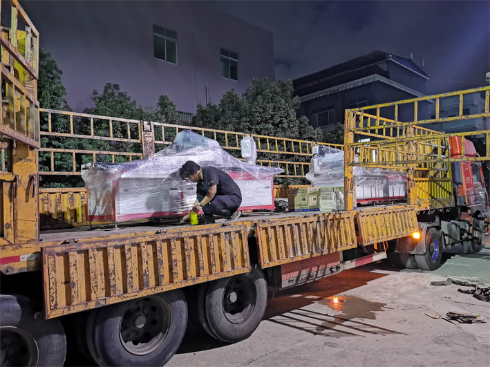 熱熔鉆孔攻絲機(jī)發(fā)貨